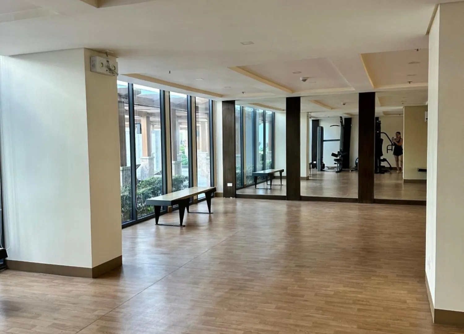 81 Newport Blvd Cluster 4 Unit B 3Rd Flr By Rechelle Nunag Pasay 0*,  Filipinas