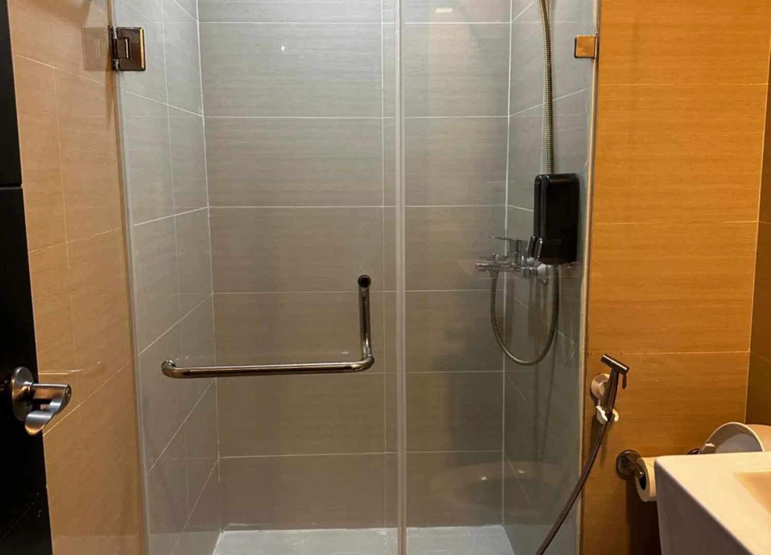 81 Newport Blvd Cluster 4 Unit B 3Rd Flr By Rechelle Nunag Pasay Apartahotel