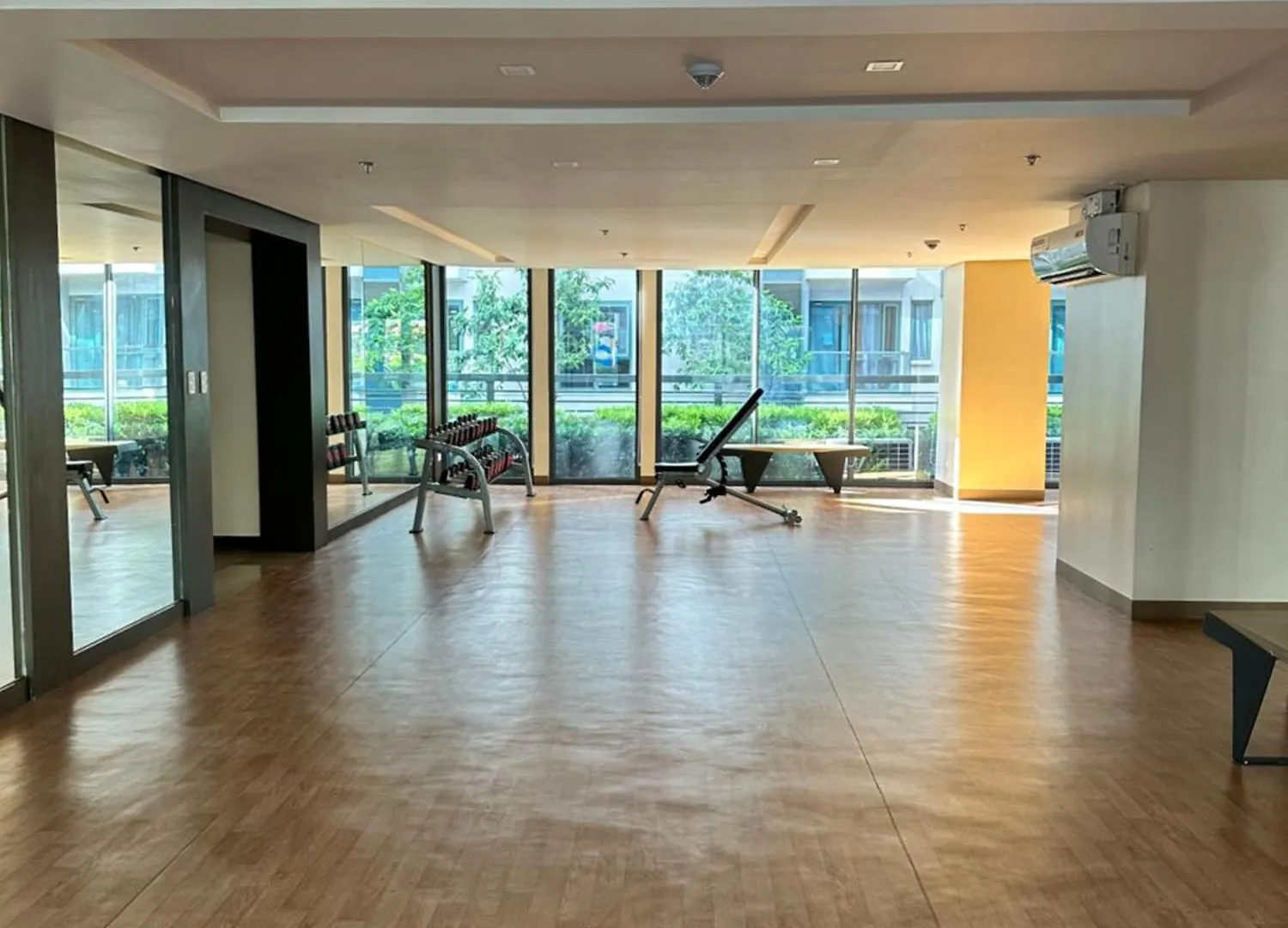 Apartahotel 81 Newport Blvd Cluster 4 Unit B 3Rd Flr By Rechelle Nunag Pasay