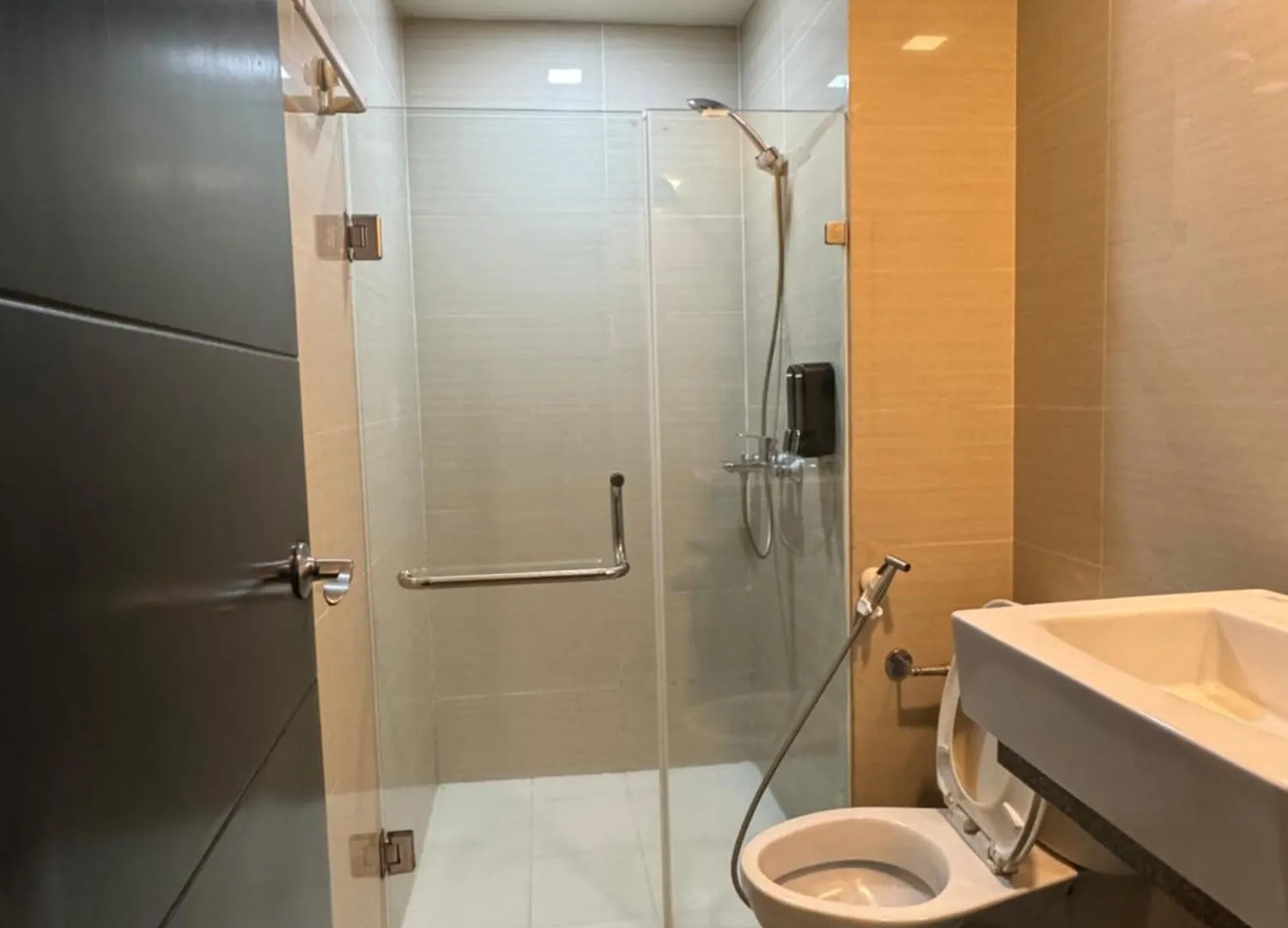 81 Newport Blvd Cluster 4 Unit B 3Rd Flr By Rechelle Nunag Pasay Filipinas