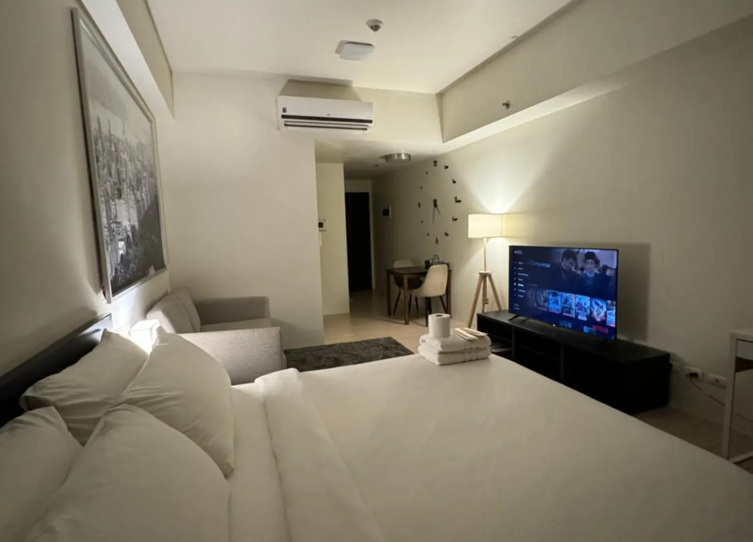 81 Newport Blvd Cluster 4 Unit B 3Rd Flr By Rechelle Nunag Pasay 0*,  Filipinas